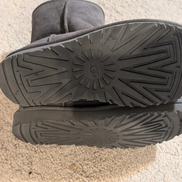 Ugg Gray Short Boots 8 Size - Picture 4 of 10